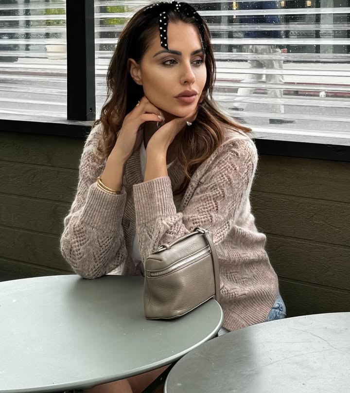 No photo description available.