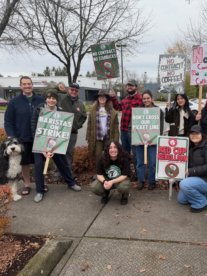 May be an image of ‎standing, banner, poster and ‎text that says '‎ONO NO CONTRACT, NO STARBUCKS! MERICA مك NO CONTRACT? NO COFFEE! N Gm No BARISTAS ON STRIKE! အင်းမမို်တါ် DON'T DON'TCROSS CROSS OUR PICKET PICKETLINE LINE REDCUP RED CUP REBELLION O‎'‎‎