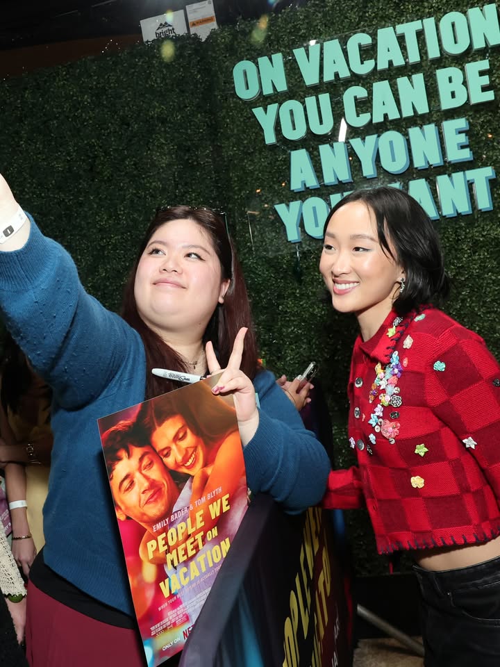 May be an image of text that says 'ON VACATION YOU ANYONE INT CAN BE YOA YO TOM PEOPLE PEOPLE MEETIOM WE BLYTY EMILY BADER ACATION MNEATION MEETON そ CHAY CN'