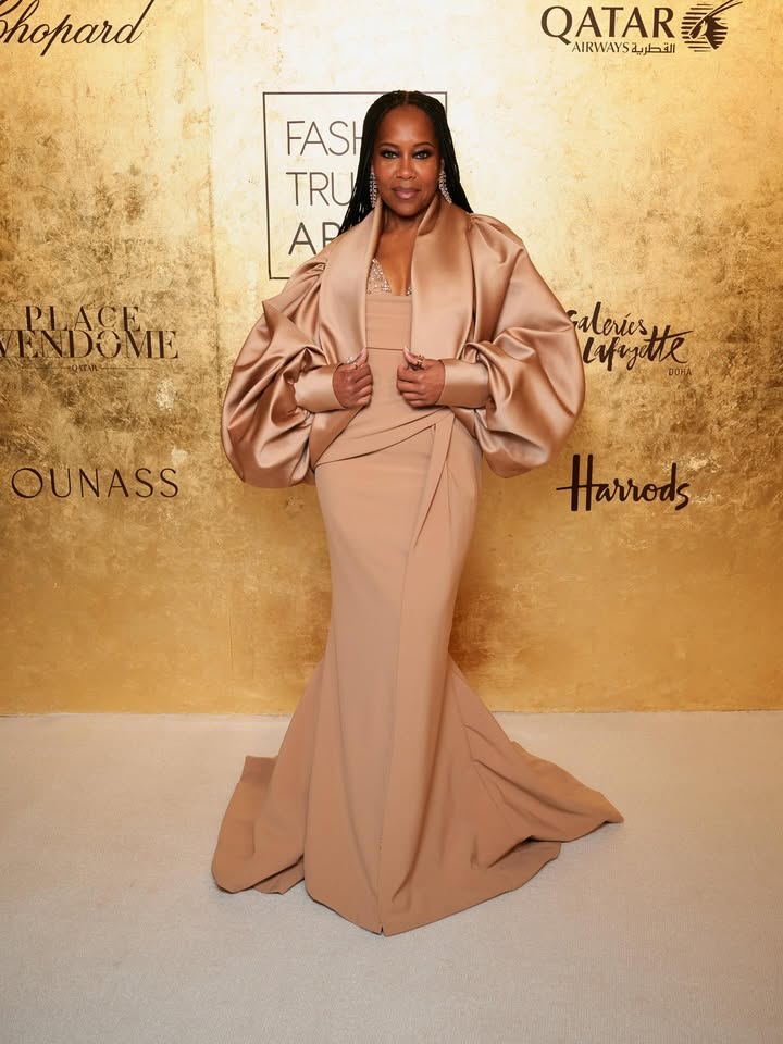 May be an image of ‎one or more people, headscarf, gown, dress, carpet and ‎text that says '‎hopard QATAR AIRWAYSAhil ال AIRWAYS القطر FASH TRU AP NDSNE sleries dgpiite lyugithe OUNASS Harrods‎'‎‎