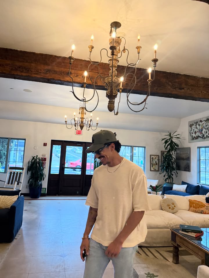 No photo description available.