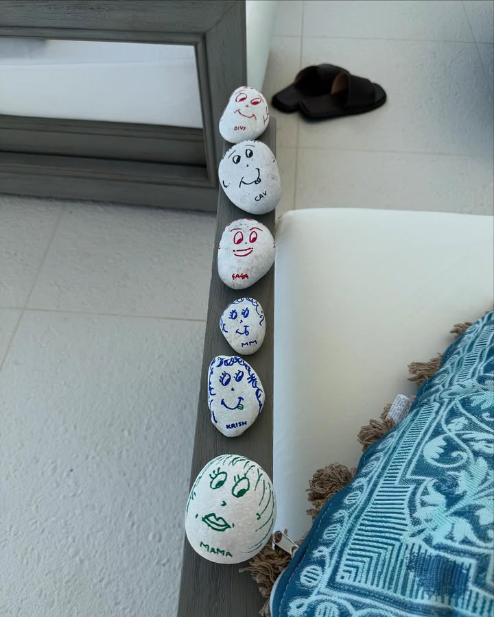 No photo description available.