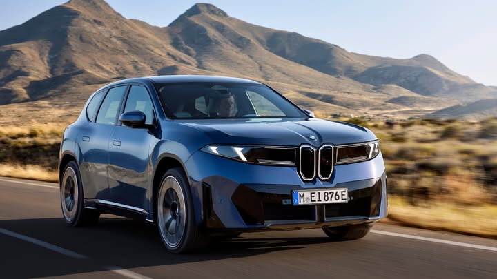 May be an image of minivan, wheel, sedan, road and text that says '-00 00 .M-E1876E EI 876E MEI -'