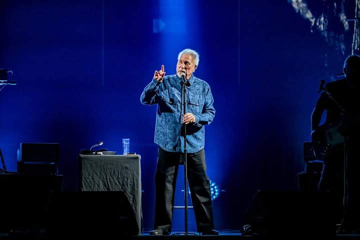 No photo description available.