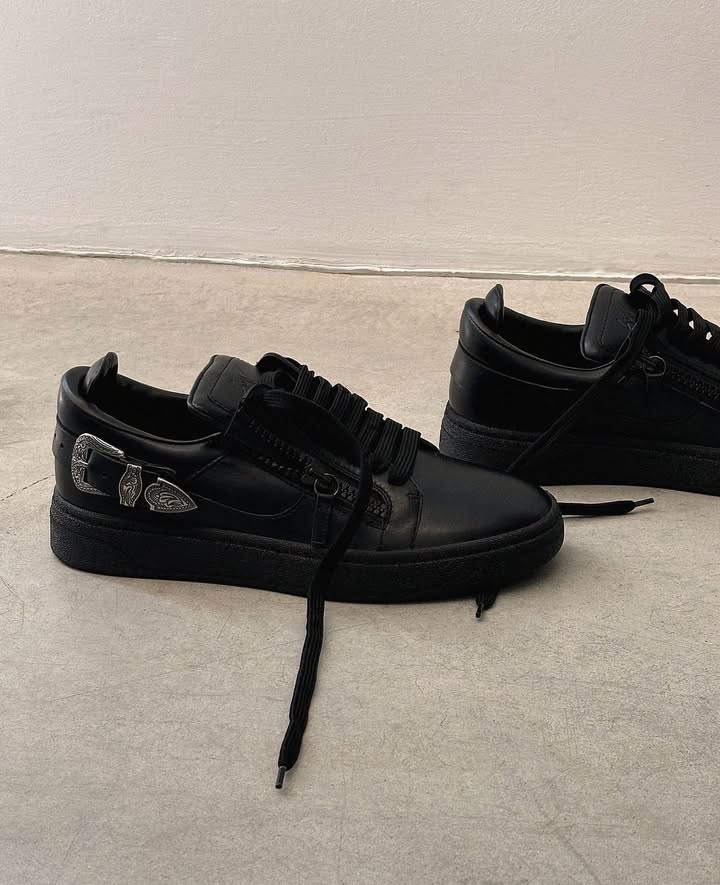 No photo description available.