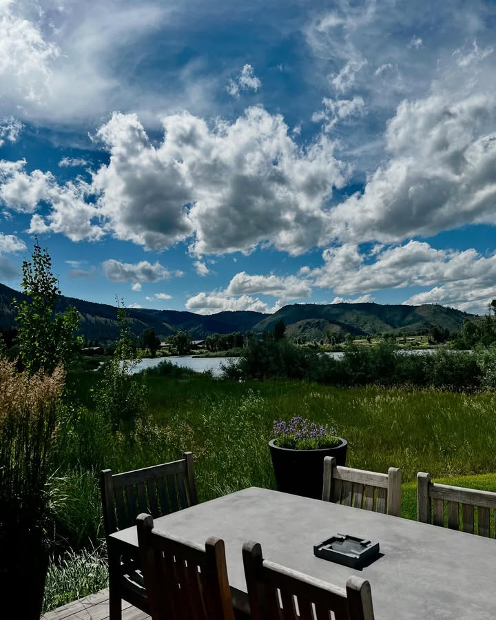 No photo description available.