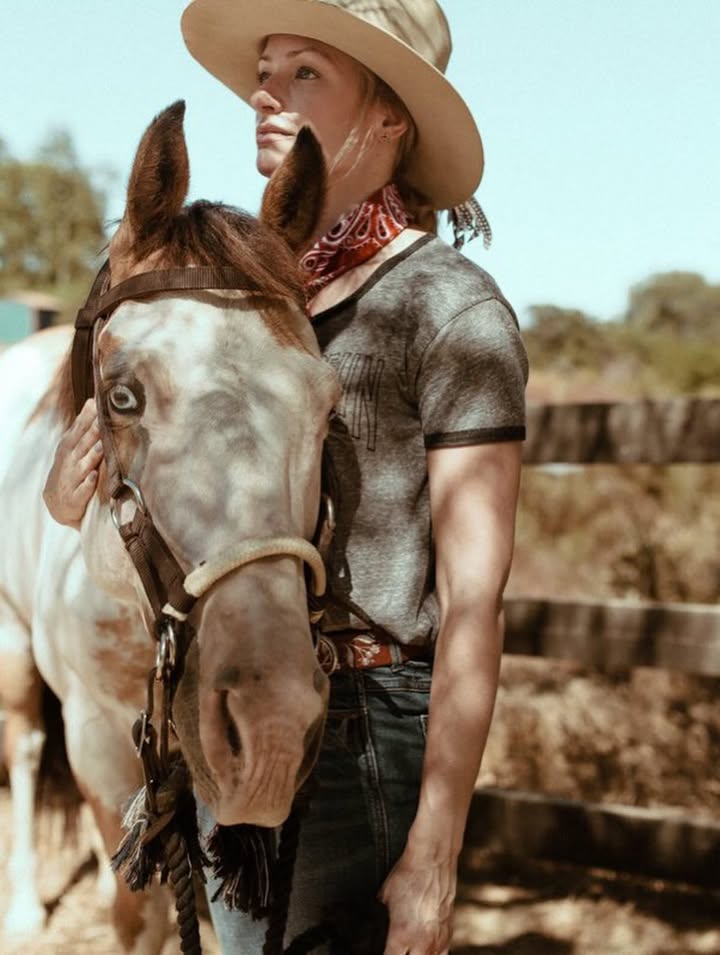 No photo description available.