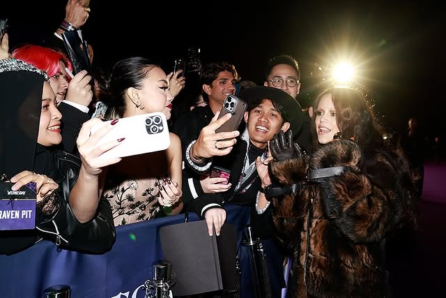 No photo description available.