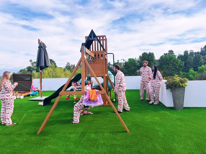 No photo description available.