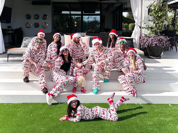 No photo description available.