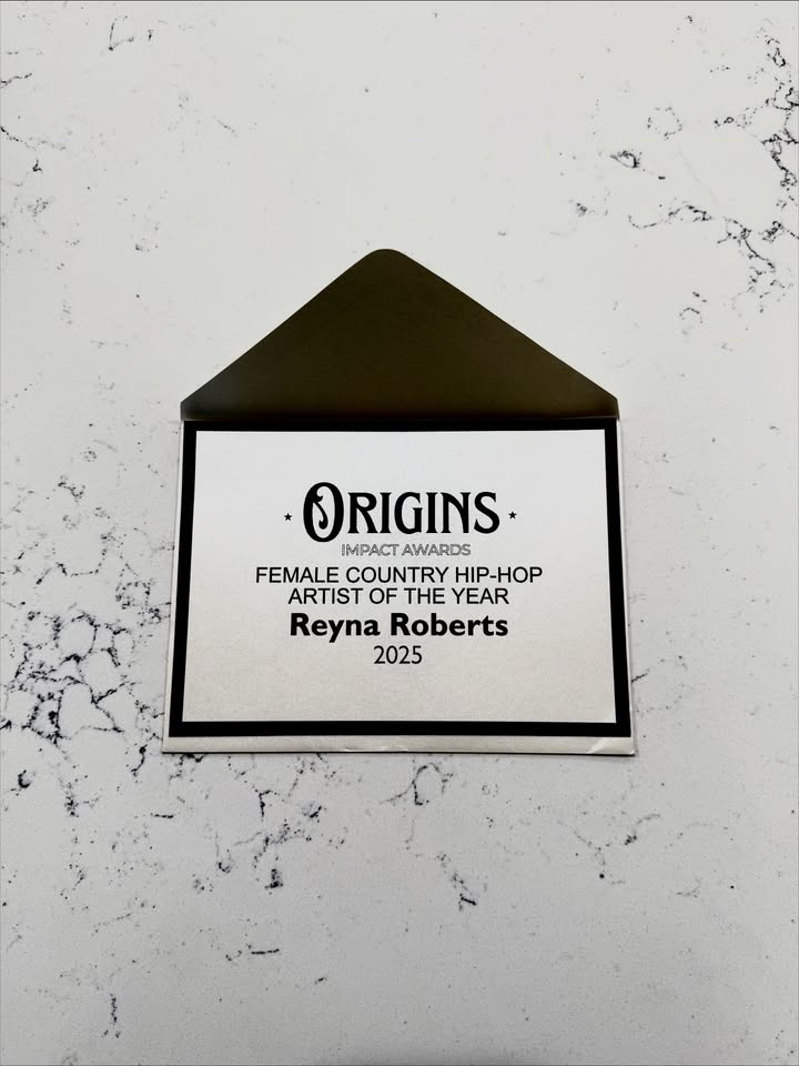 May be an image of ‎fragrance, perfume, bar soap, box and ‎text that says '‎ORIGINS. IM خشر AWAROS 0 FEMALE COUNTRY HIP-HOP HIP ARTIST ARTISTOFTHEYEA OF THE YEAR Reyna Roberts 2025‎'‎‎