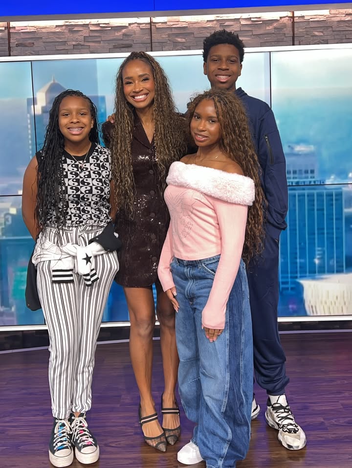 May be an image of one or more people, makeup, people smiling, television and text