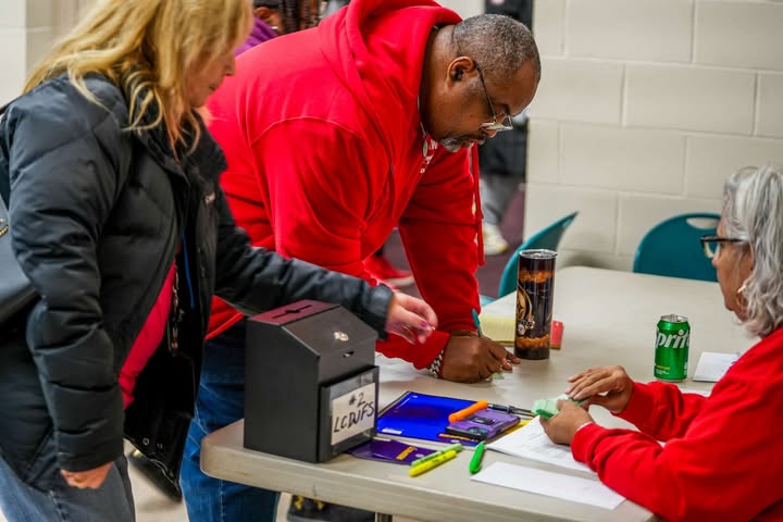 May be an image of text that says 'prit #2 LEDUFS'