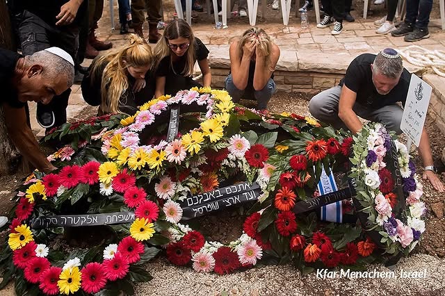 No photo description available.