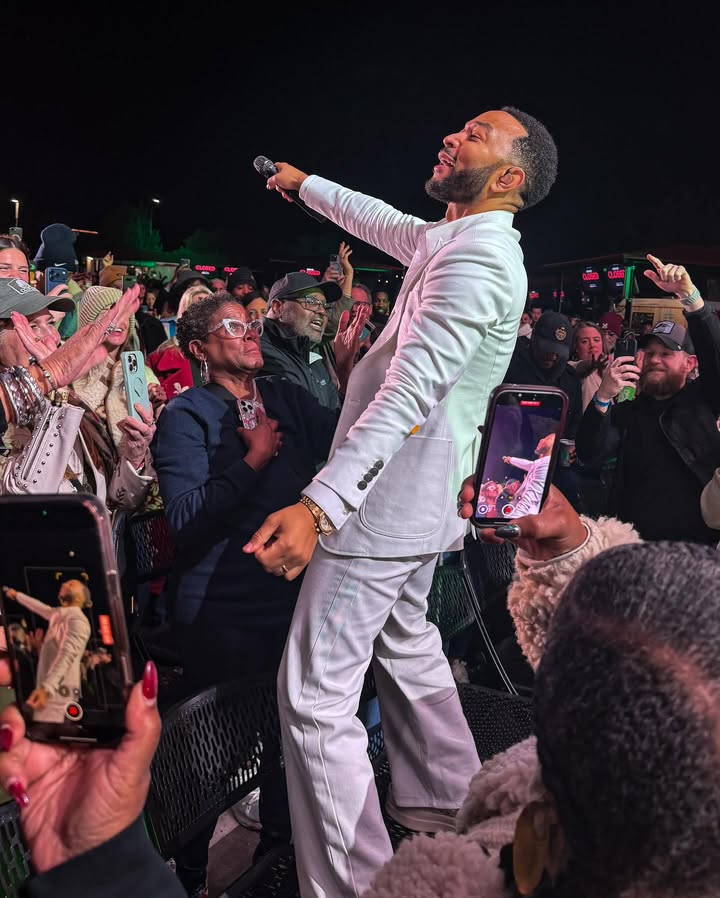 May be an image of standing, blazer, dinner jacket, crowd and concert