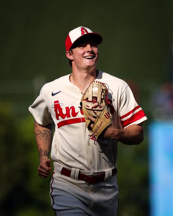 No photo description available.