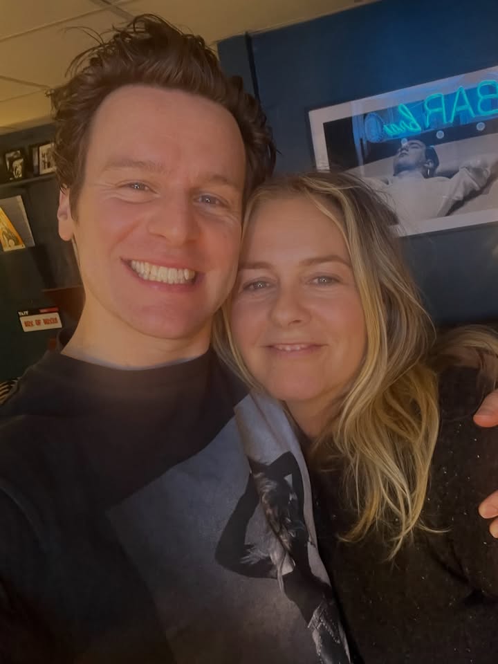 May be a selfie of one or more people, people smiling and text that says 'sand NẠAS RAE'