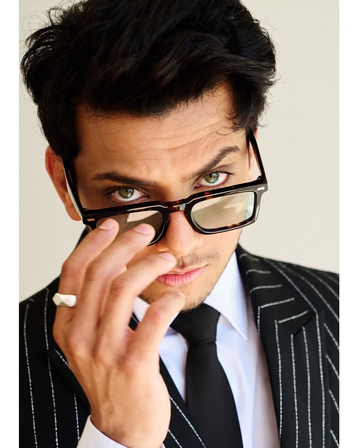 No photo description available.