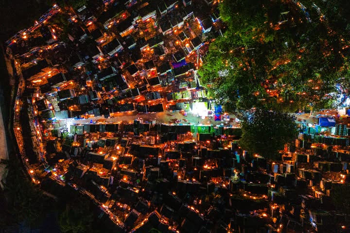 No photo description available.