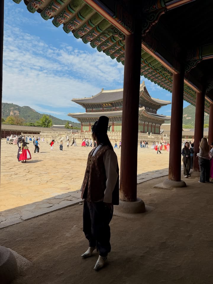 May be an image of Gyeongbokgung Palace