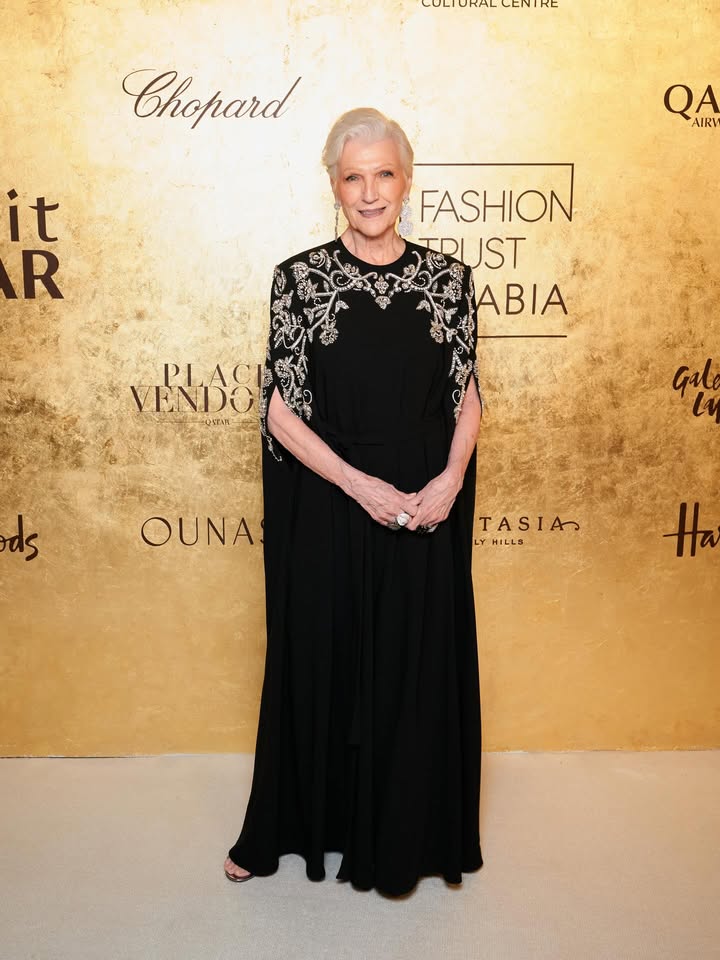 May be an image of one or more people, gown, carpet, dress and text that says 'CULIURALCENTRE E Chopard QA AIRV it R FASHION TRUST JST ABIA に的 MNTAN PLACES ENDO Gil ባ la ds OUNA TASIA LY HILLS Ha'