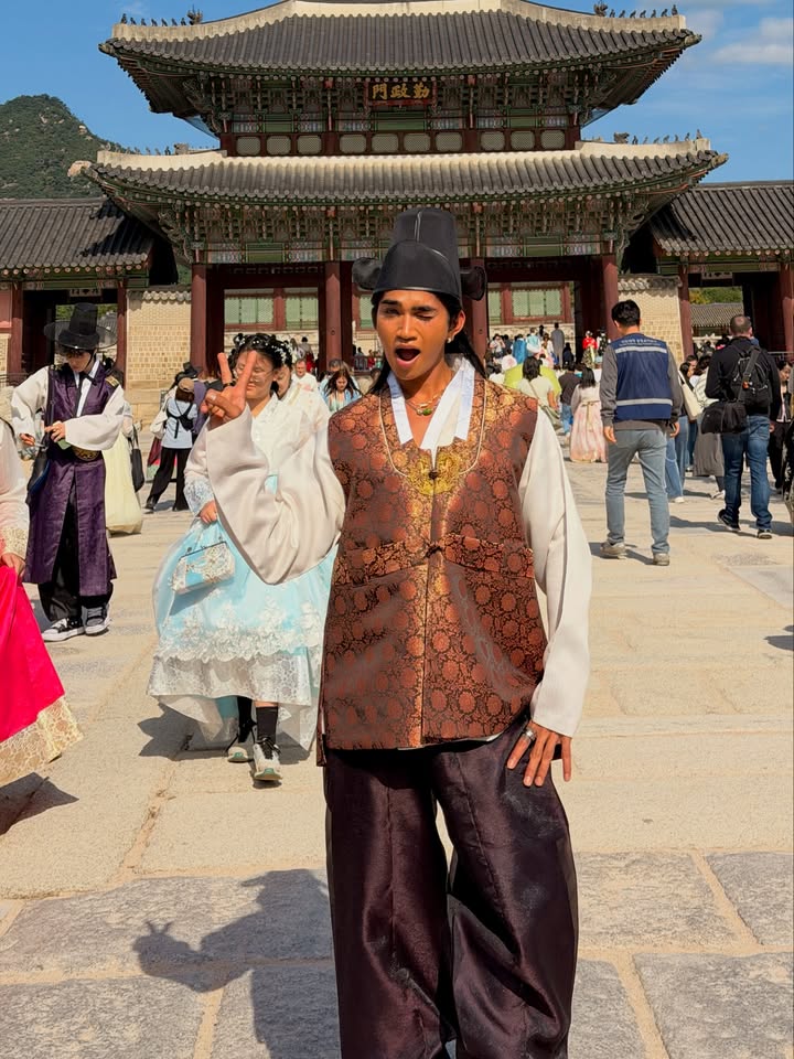 May be an image of Gyeongbokgung Palace