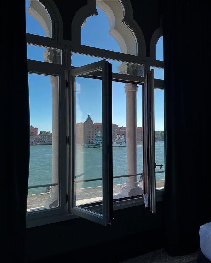 No photo description available.