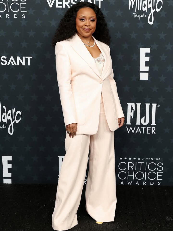 May be an image of ‎one or more people, makeup, carpet, jumpsuit, sweatsuit and ‎text that says '‎DICE RDS VER. L- ا εμαιο "apago Tequila SANT (대주김 E ila agjo FIJI WATER E 31ANNUAL CRITICS CHOICE AWARDS A R‎'‎‎