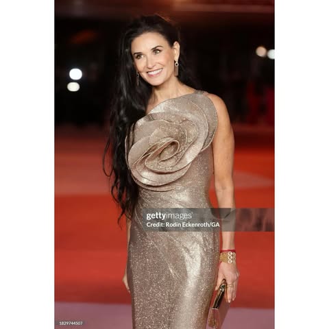 No photo description available.