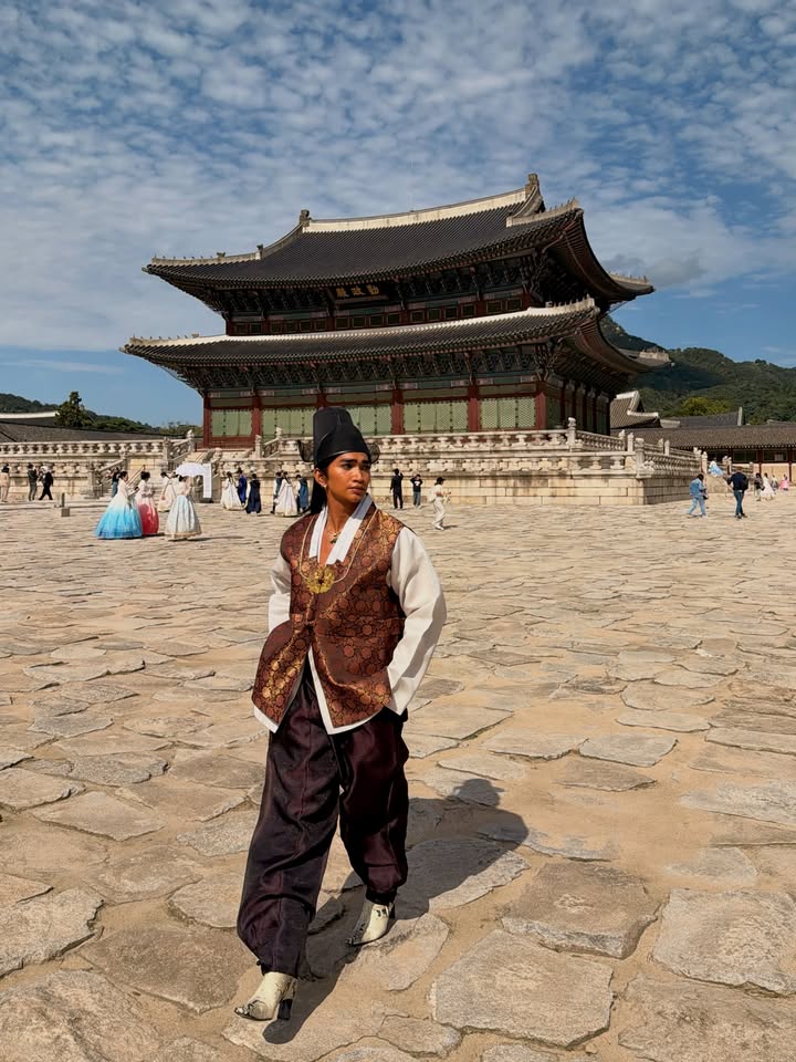 May be an image of Gyeongbokgung Palace