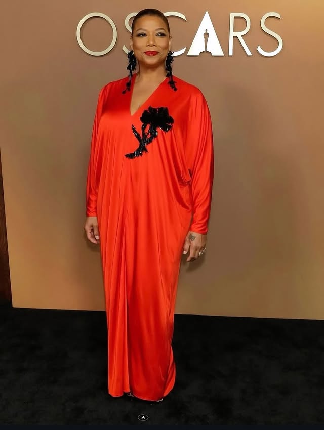 May be an image of dress, gown and text that says 'OPARS'